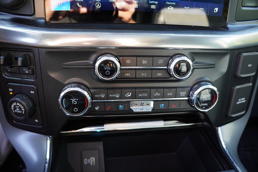 Used 2021 Quartz Metallic Ford Lariat image 30