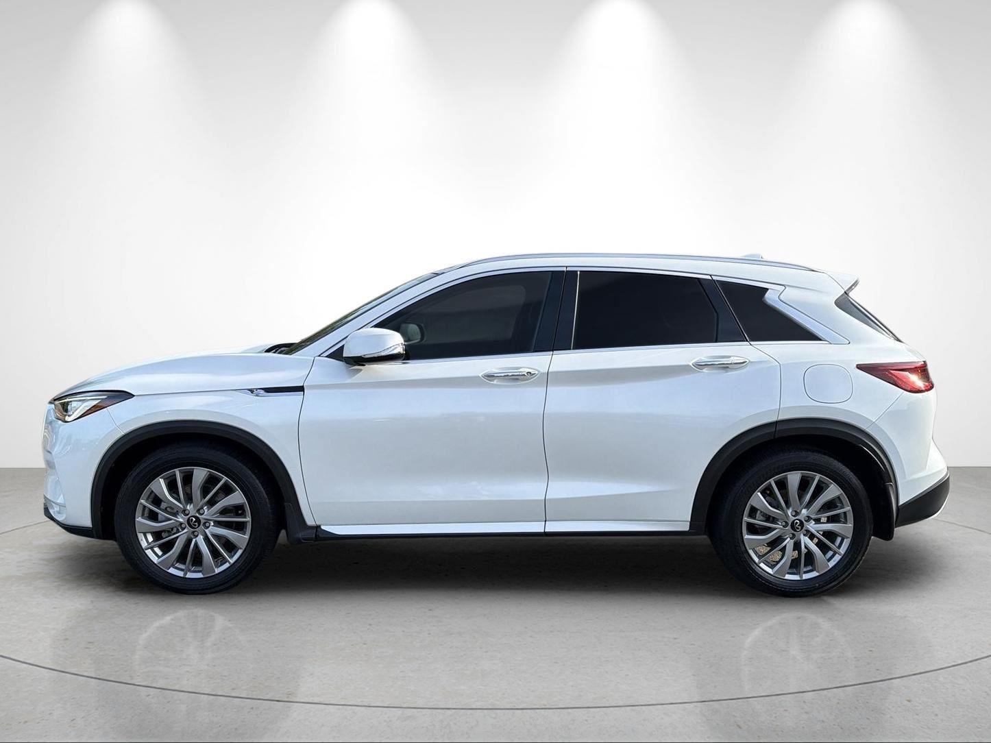 Used 2024 Radiant White INFINITI LUXE image 2