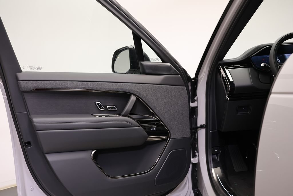 New 2026 Borasco Grey Land Rover Dynamic SE image 24