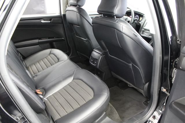 Used 2018 Shadow Black Ford SE image 16