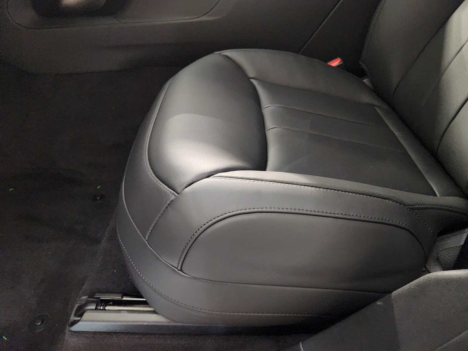 New 2026 Fuji White Land Rover Dynamic SE image 23