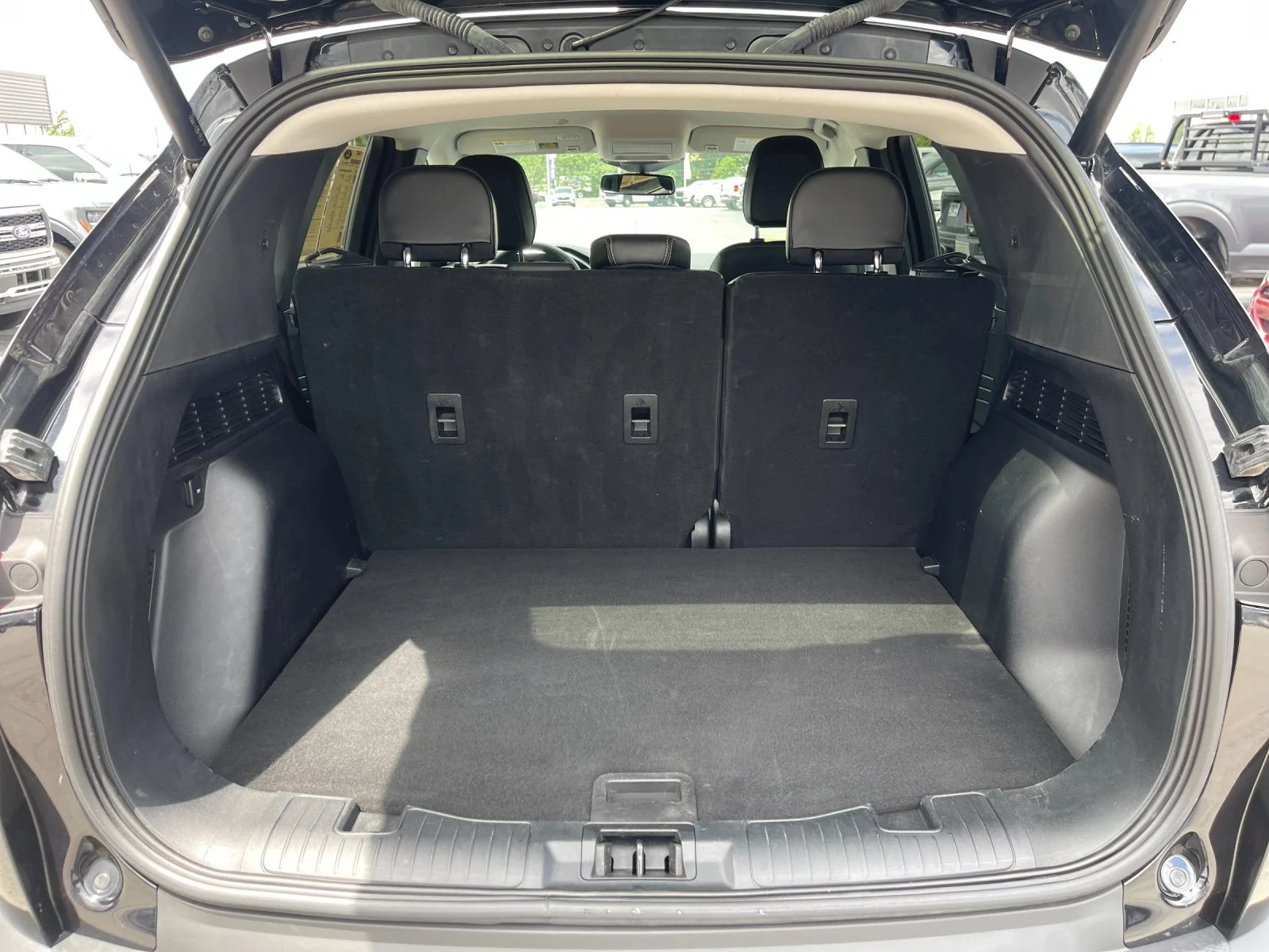 Used 2024  Ford Platinum image 17