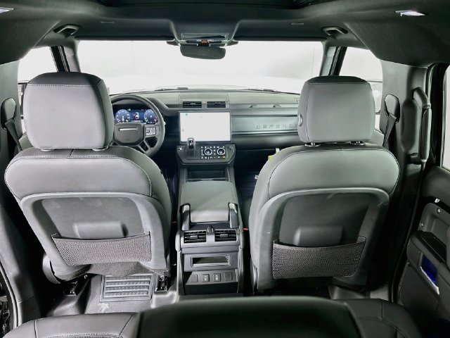 New 2026 Black Land Rover X-Dynamic SE image 22