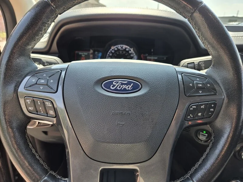 Used 2019 Shadow Black FORD LARIAT 4WD SUPERCREW 5