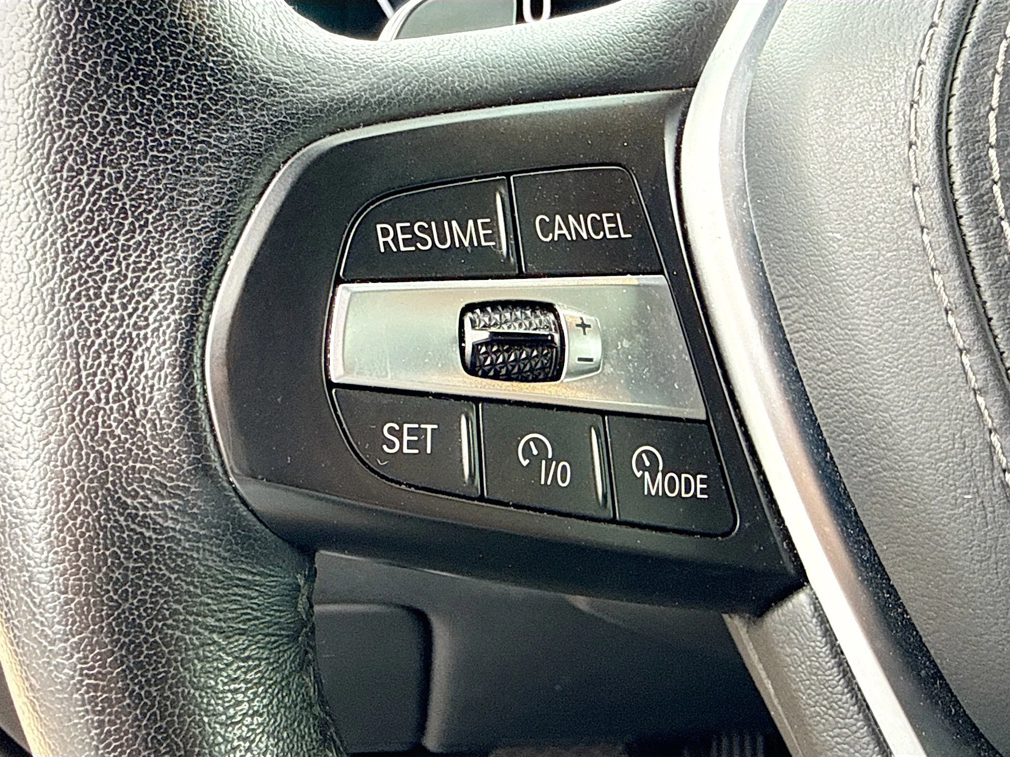 Used 2025 White Metallic BMW xDrive40i image 39