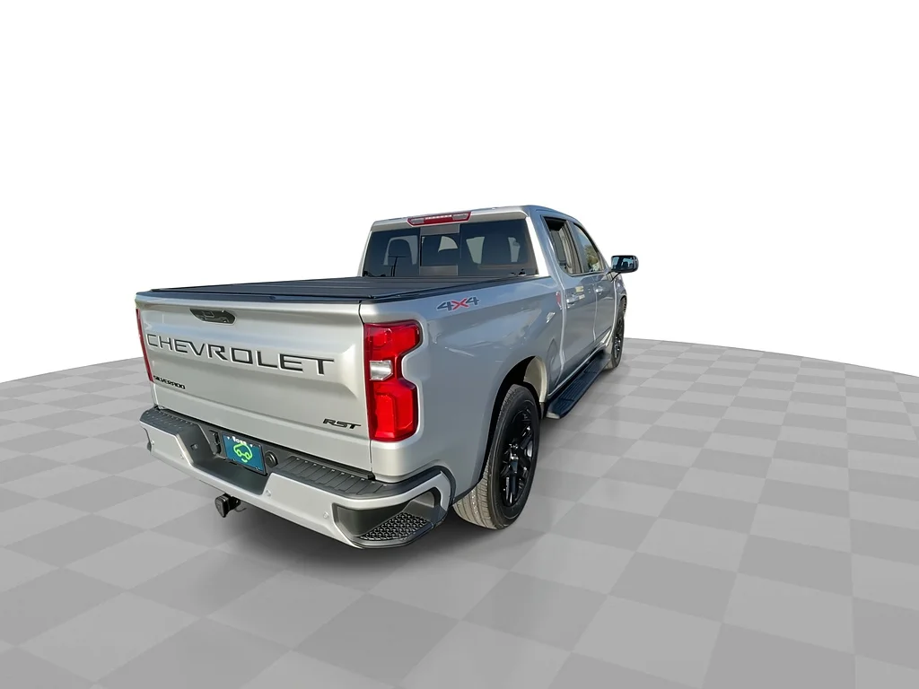 Used 2022 Silver Ice Metallic Chevrolet RST image 9