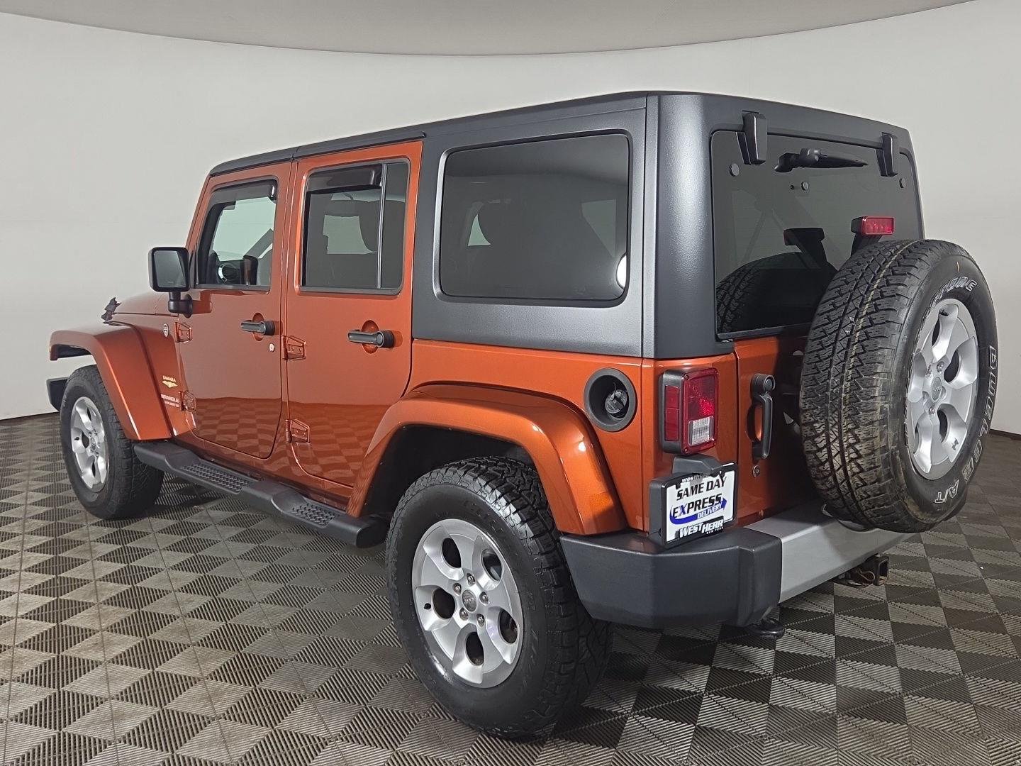 Used 2014 Copperhead Pearlcoat Jeep Sahara image 4