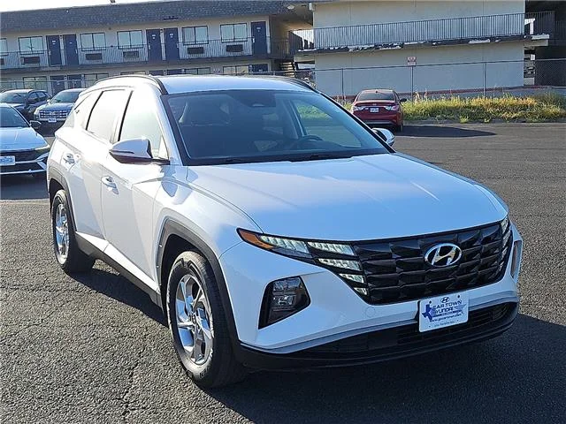 Certified Used 2022 Quartz White Hyundai SEL Front-wheel Drive image 6