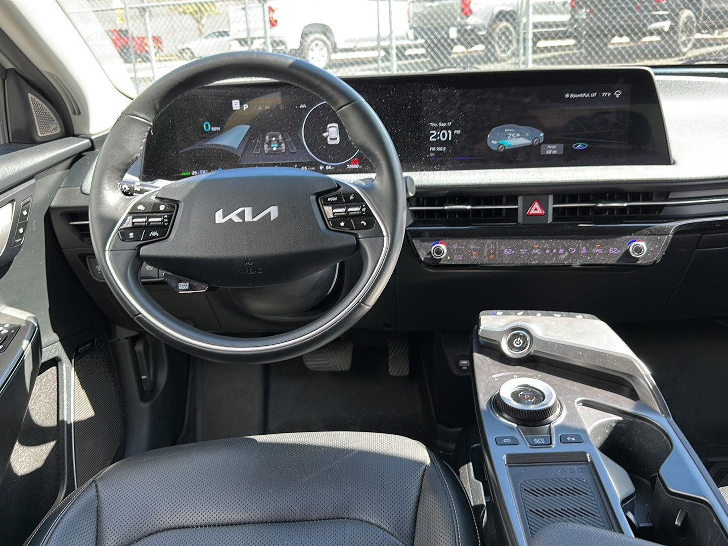 Used 2022 White Kia Wind image 21