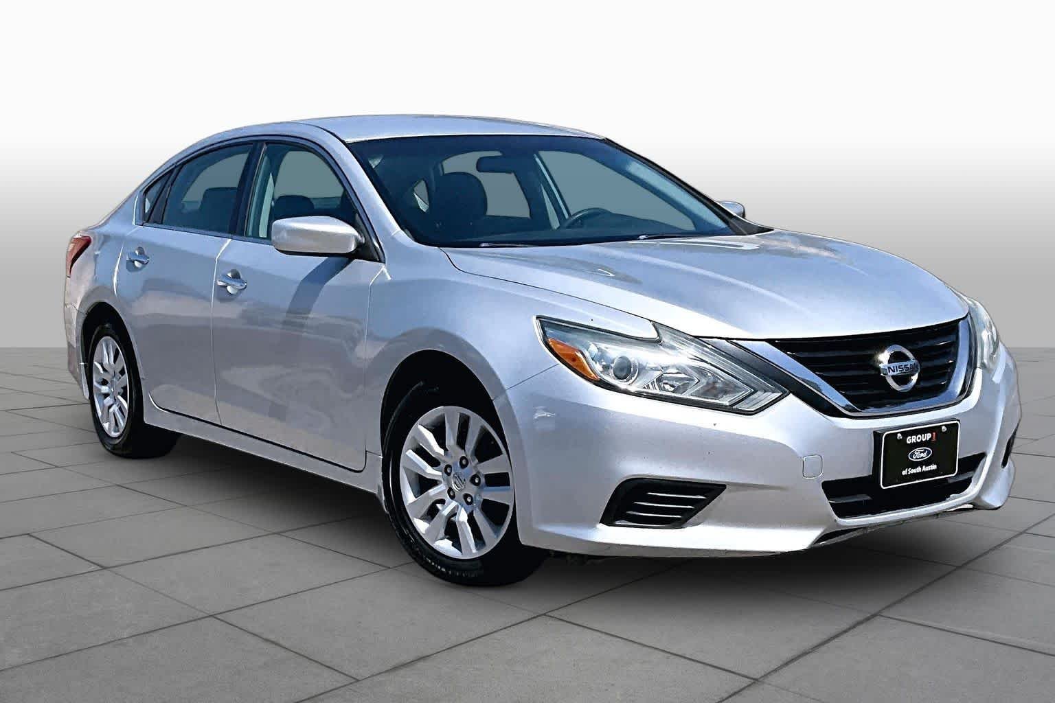 Used 2018 Brilliant Silver Nissan 2.5 S image 5