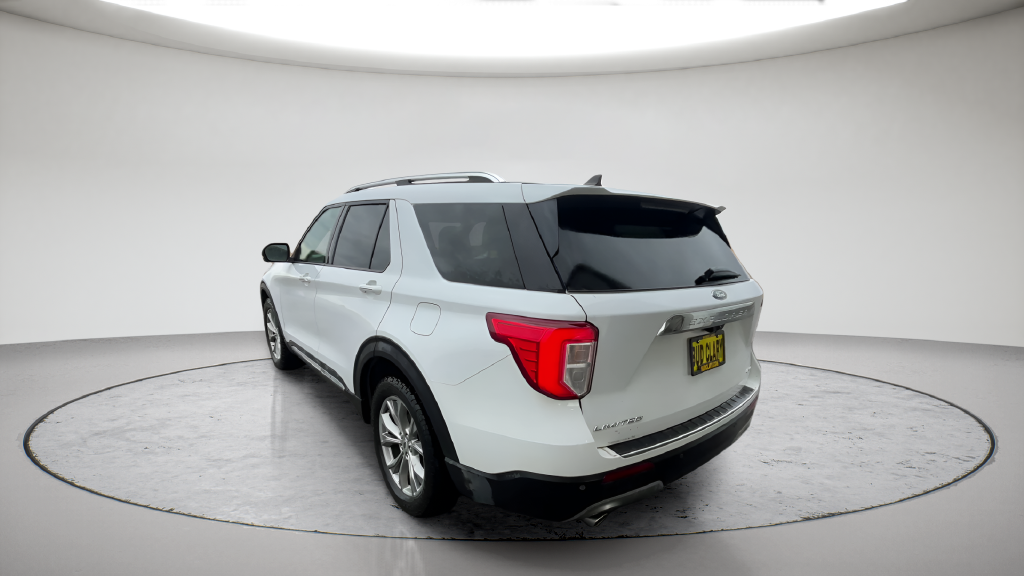 Used 2021 White Ford Limited image 9