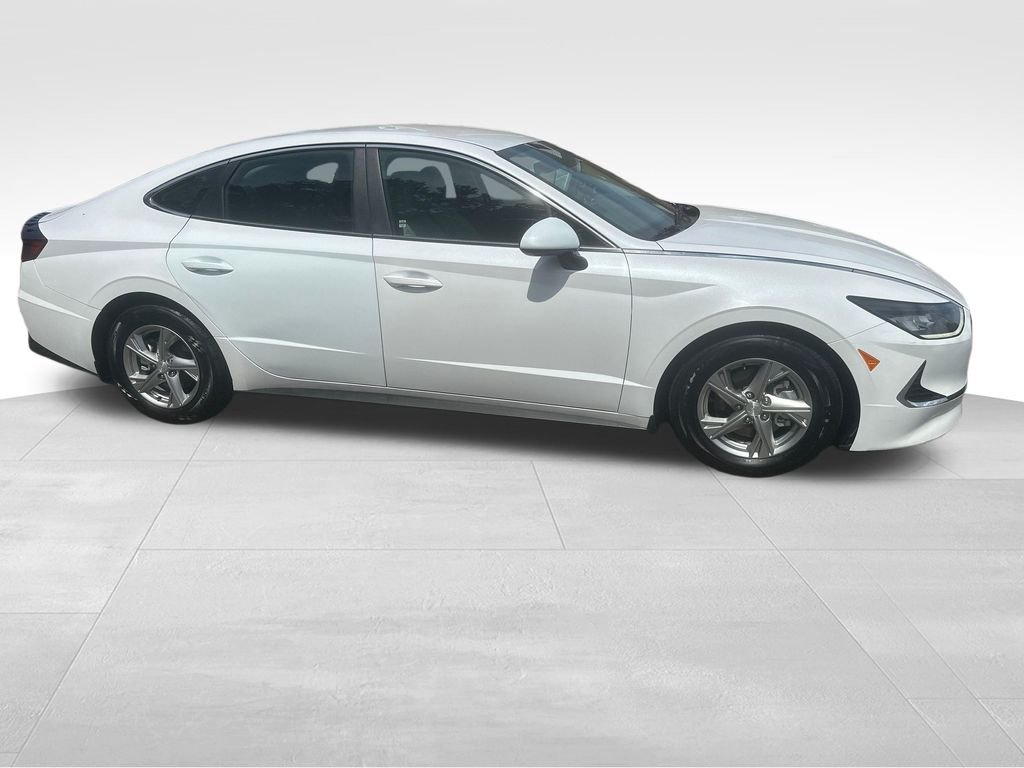 Used 2021 Gray Hyundai SE image 24