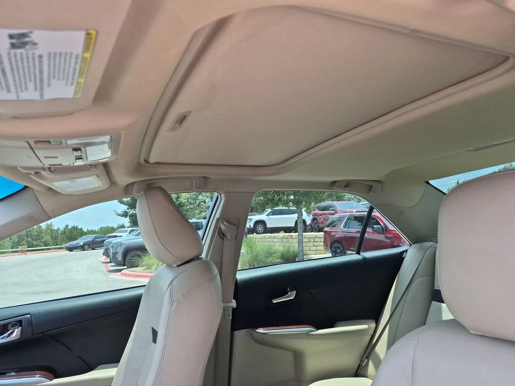 Used 2014 Red Toyota XLE image 10