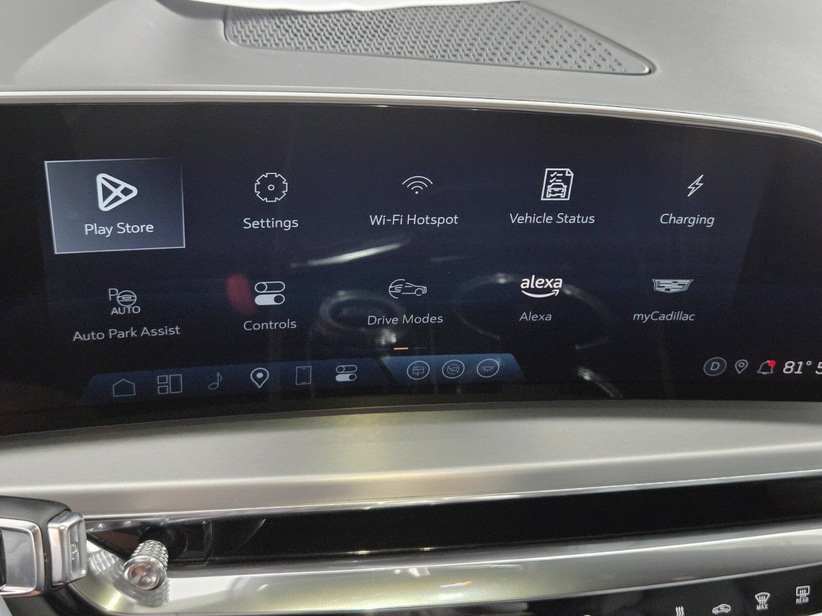 2024 Cadillac LYRIQ Luxury 1 - Photo 24