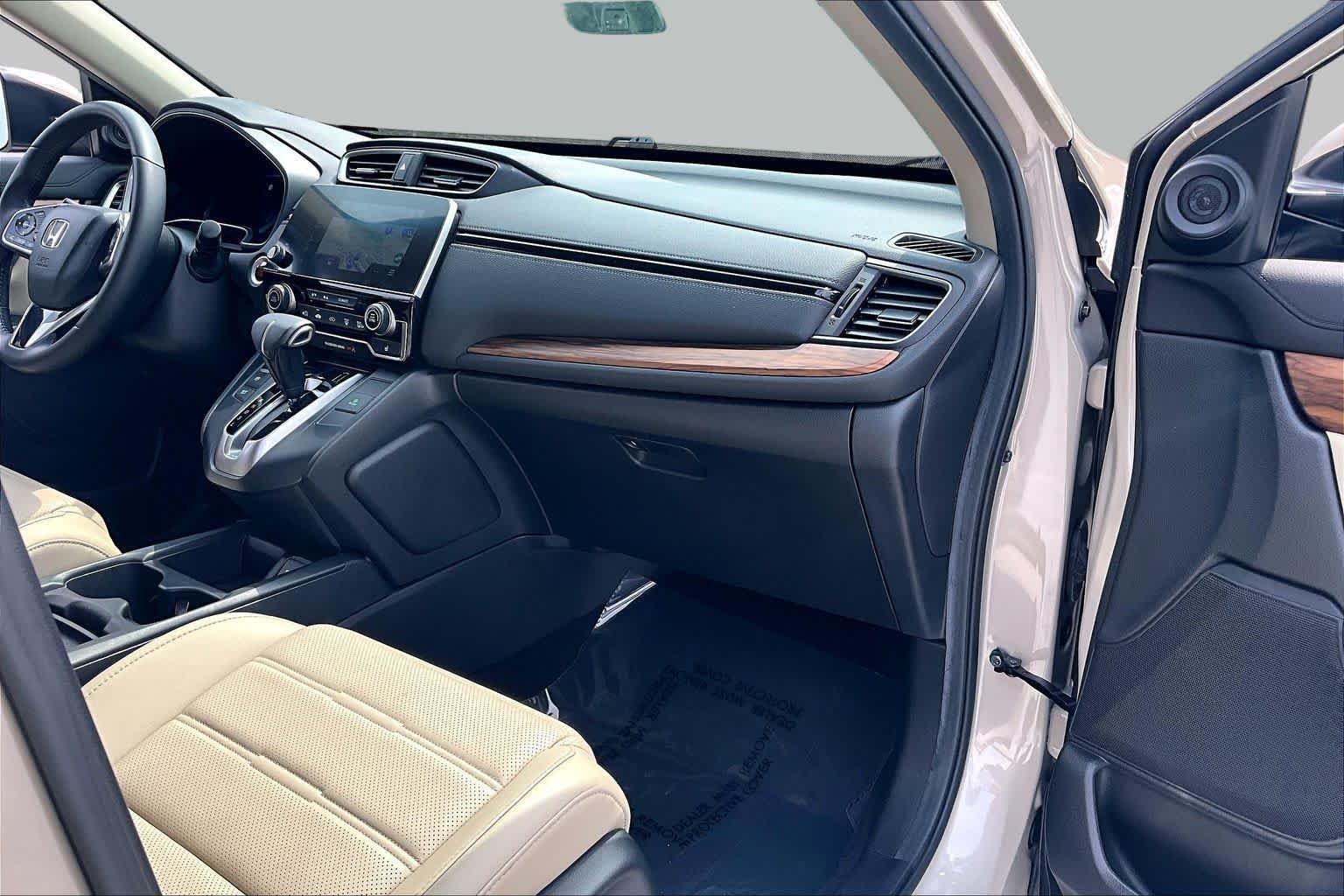 Used 2017 White Diamond Pearl Honda Touring image 19