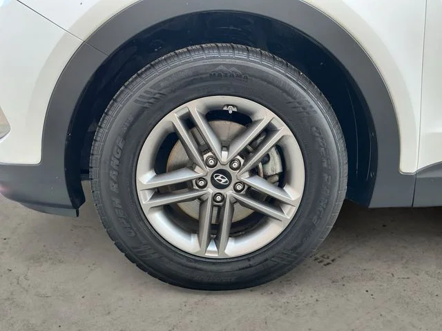 Used 2017 White Hyundai 2.4 Base image 9