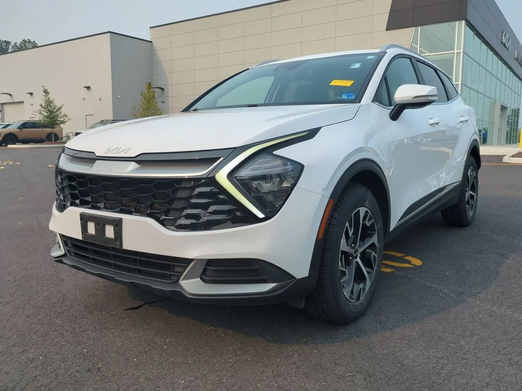 Used 2023 White Kia EX image 8