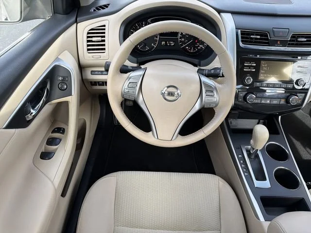 Used 2015  Nissan 2.5 SV image 12