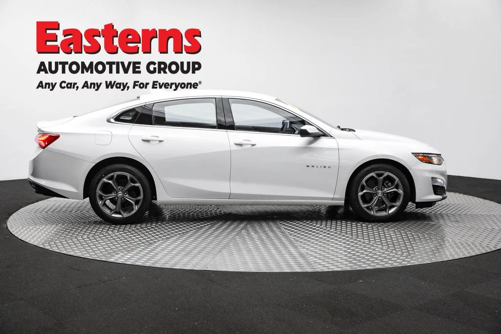 Used 2021 White Chevrolet LT image 4