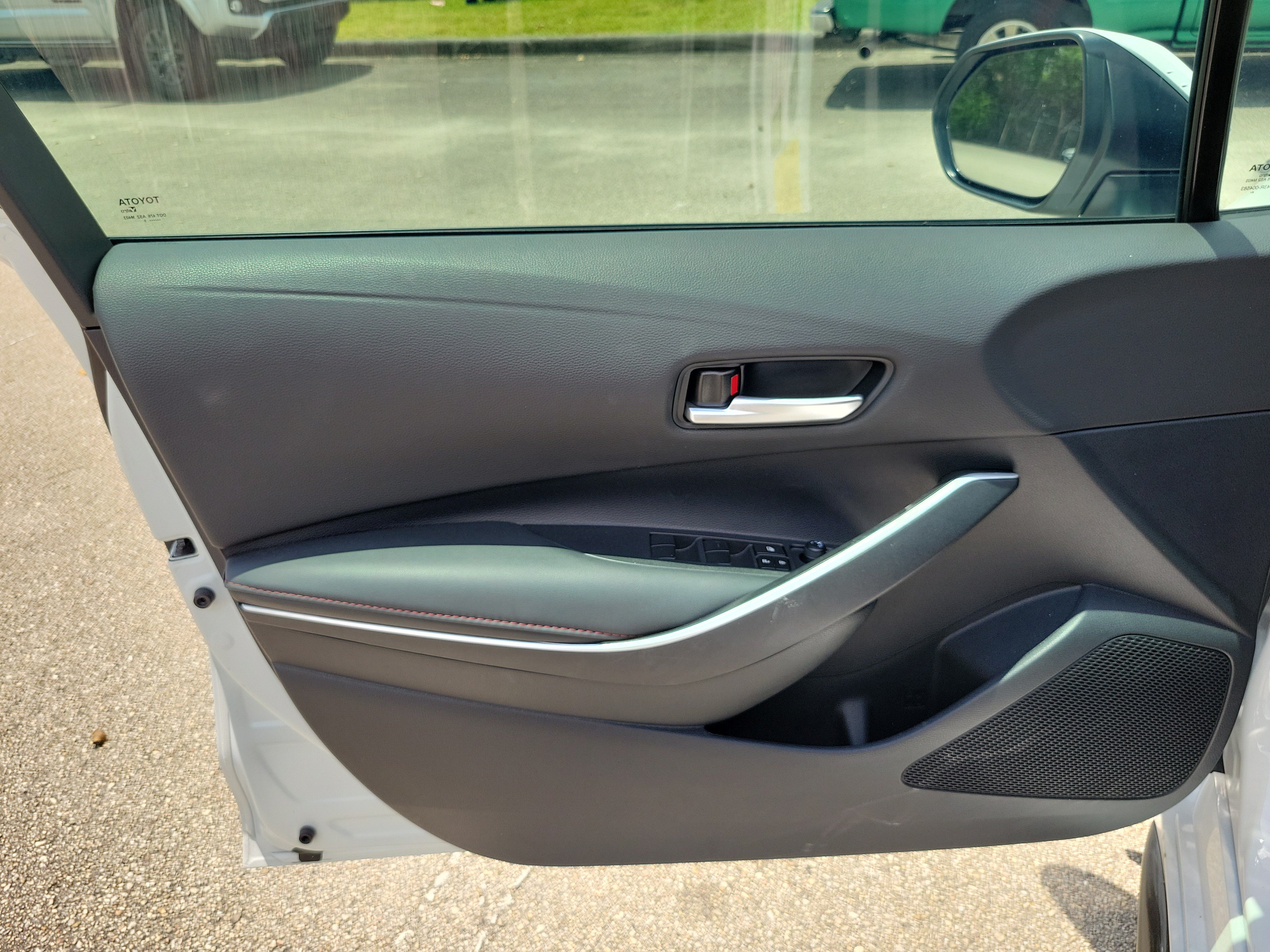 Used 2025 Pearl Toyota SE image 17