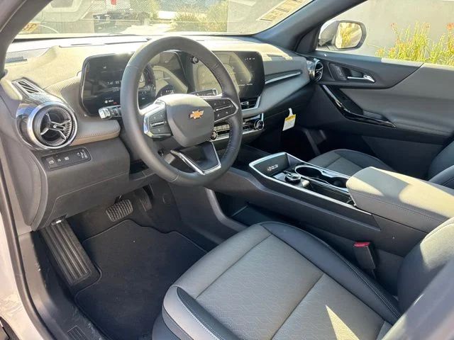 New 2027 White Chevrolet LT image 11