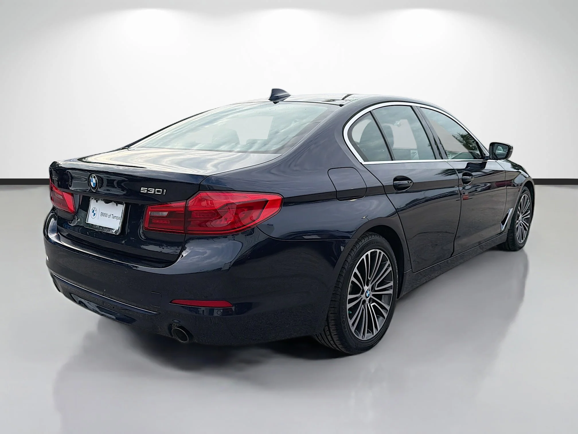 Used 2020 Imperial Blue Metallic BMW 530i xDrive image 3