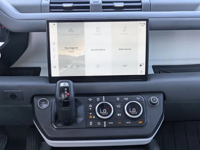 Used 2023 Fuji White Land Rover First Edition image 17