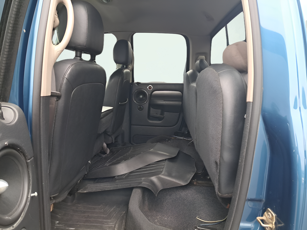 Used 2004 Blue Dodge SLT image 12