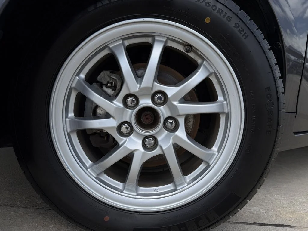 Used 2017 Gray Toyota Three image 9