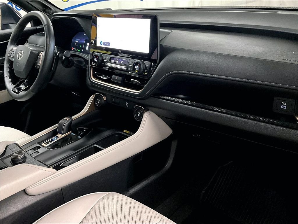 Certified Used 2026  Toyota MAX Platinum image 14