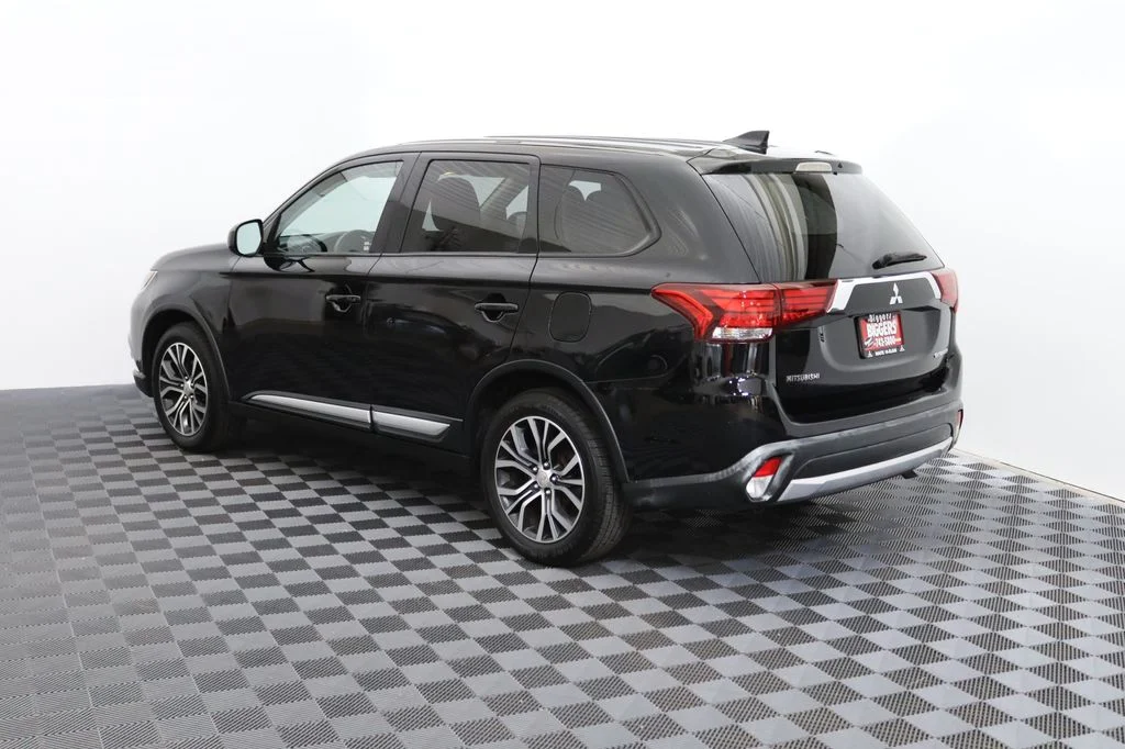 Used 2018 Black Mitsubishi ES image 10
