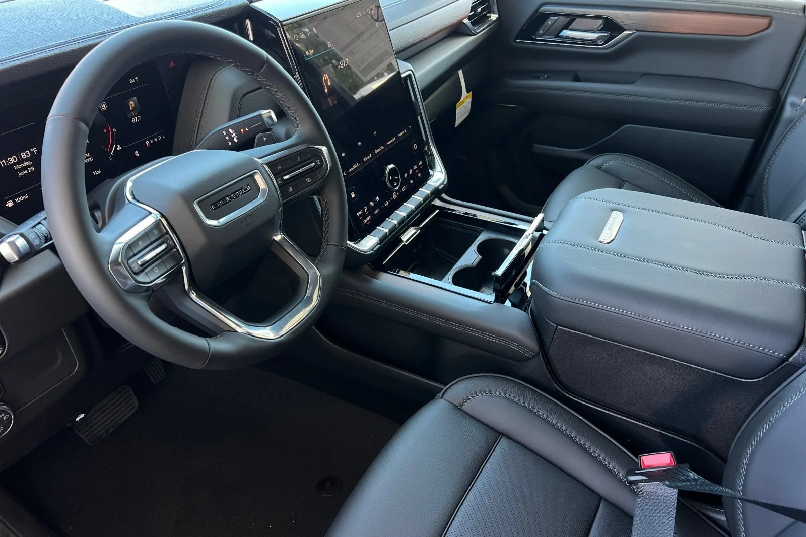 2026 GMC Yukon XL Denali - Photo 7