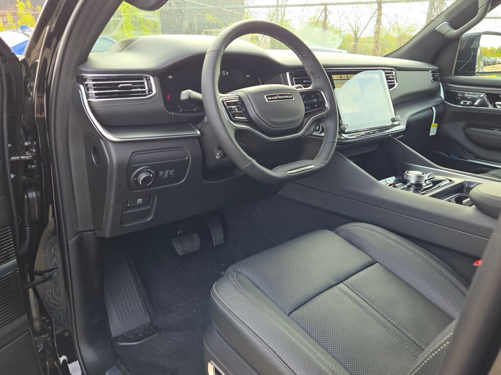New 2026 High Gloss Black Exterior Paint Jeep Summit Obsidian image 22