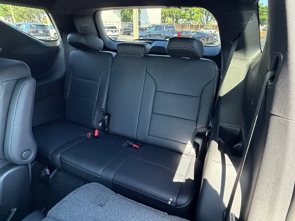 New 2027 Mosaic Black Metallic Chevrolet LT image 11