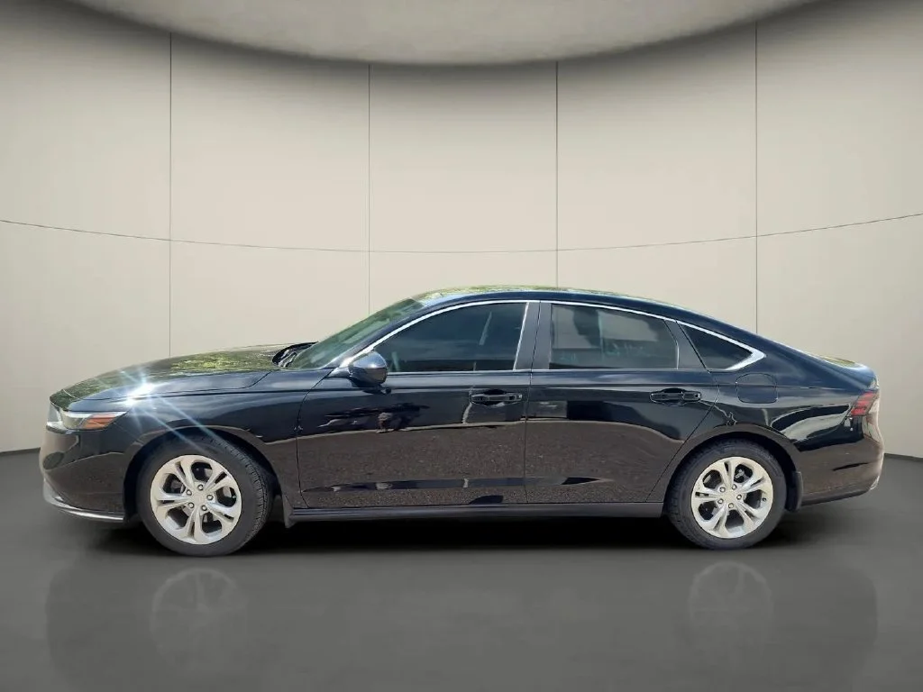 Used 2023 Black Honda LX image 4