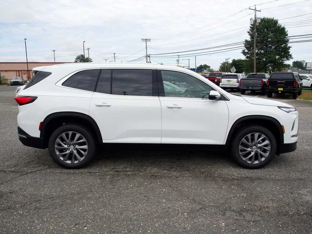 New 2026 Summit White Buick Preferred image 5