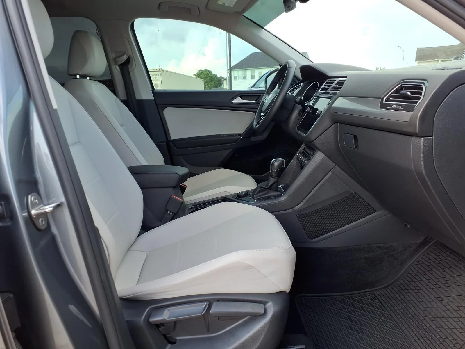 Used 2020 Gray Volkswagen 2.0T SE image 13