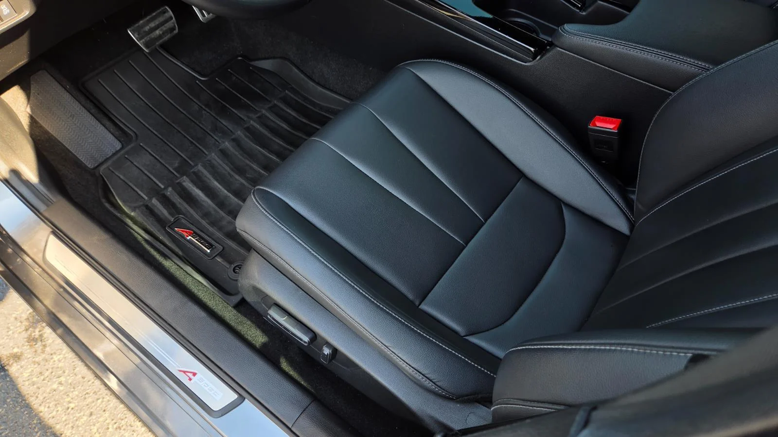 Used 2024 Liquid Carbon Metallic Acura w/A-SPEC image 21