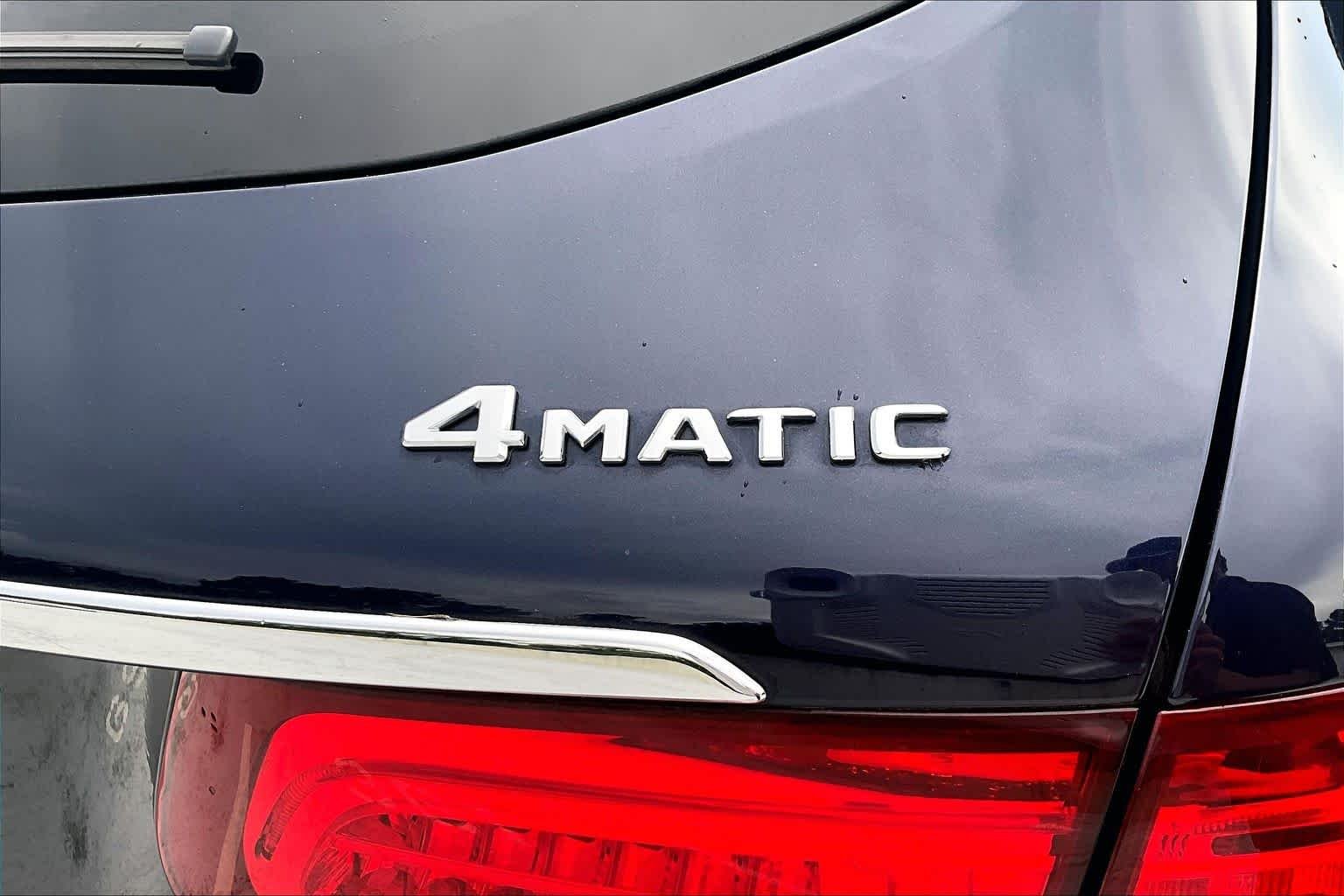 Used 2018 Lunar Blue Metallic Mercedes-Benz GLC 300 image 10