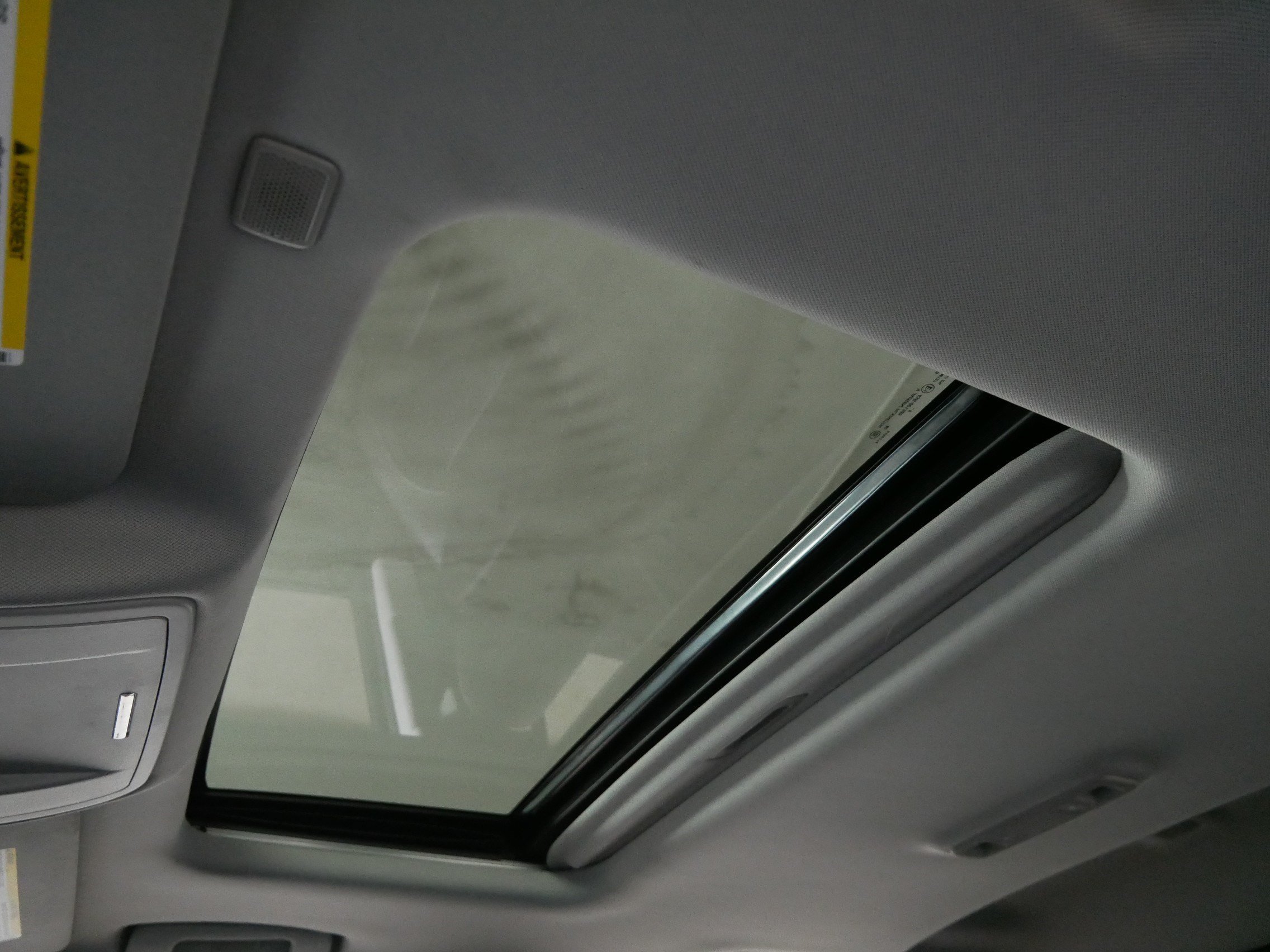 Used 2018 WHITE FROST TRICOAT GMC SLT image 30
