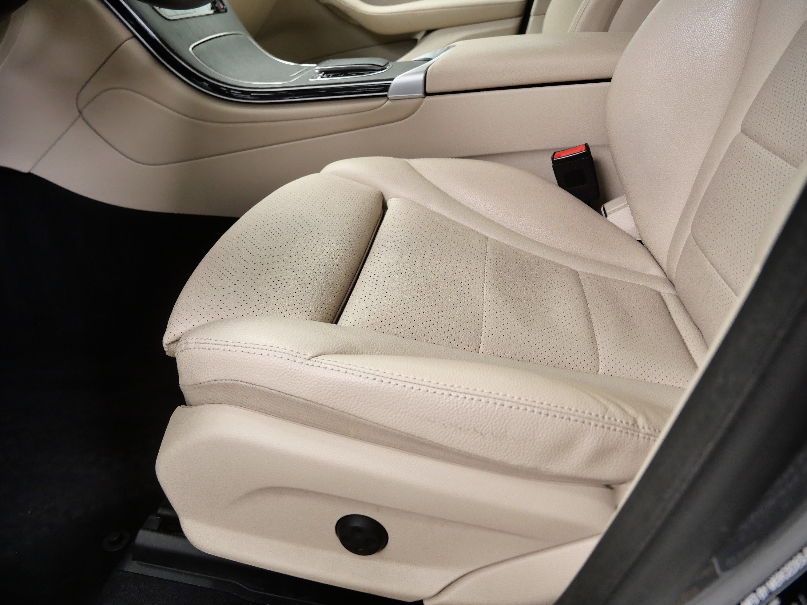 Used 2022 Selenite Grey Metallic Mercedes-Benz GLC 300 image 18