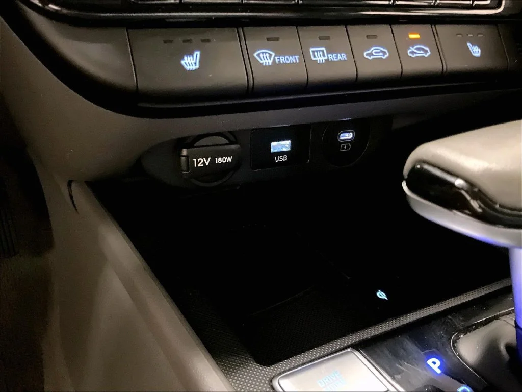 Used 2025 Silver Hyundai SEL Convenience image 16