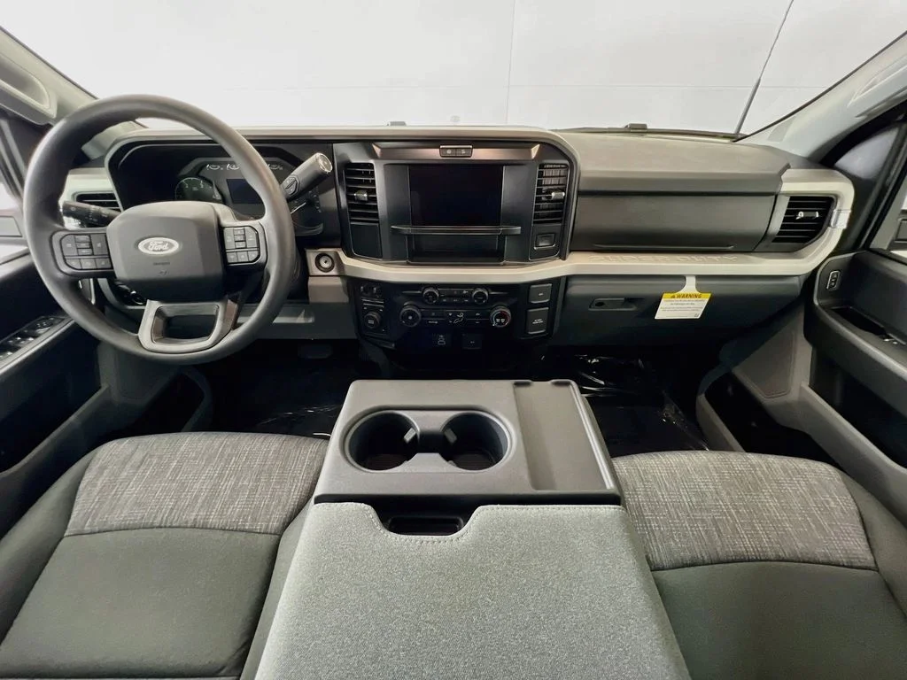 New 2026 Oxford White Ford XLT image 7