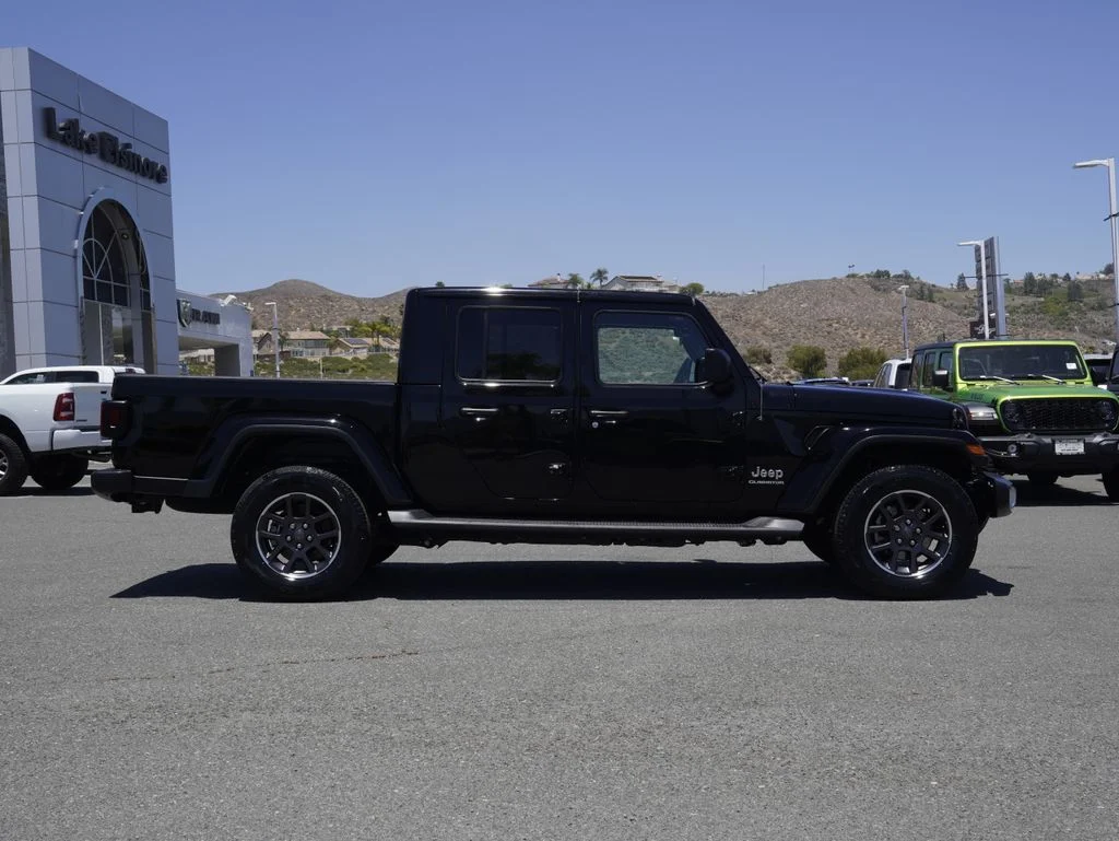 Certified Used 2021 Black Jeep Overland image 2