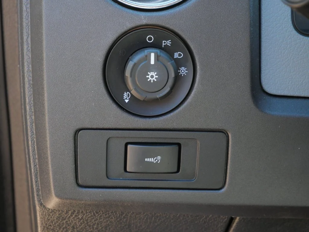 Used 2011 Silver Ford XLT image 17