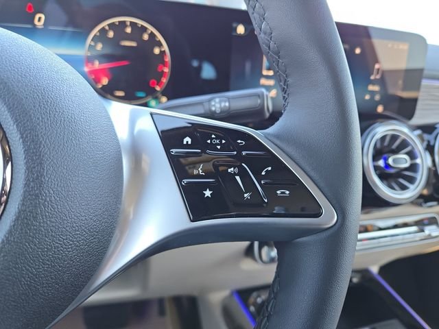 New 2026 Polar White Mercedes-Benz GLB250 image 17