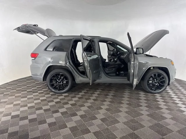 Used 2020 Gray Jeep Altitude image 15