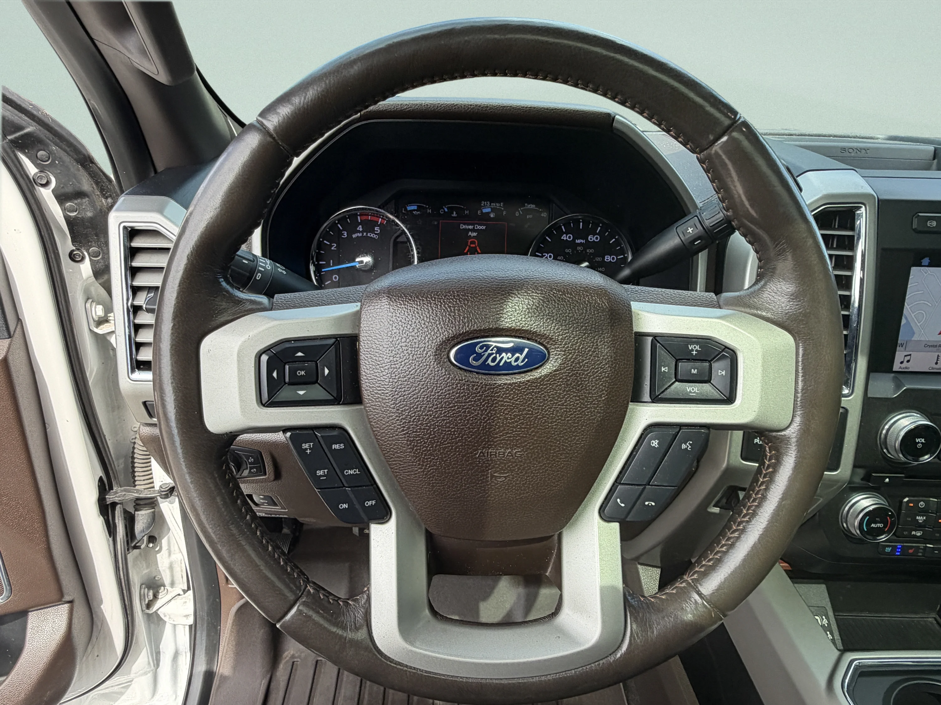Used 2017 White Platinum Metallic Tri-Coat Ford King Ranch image 41
