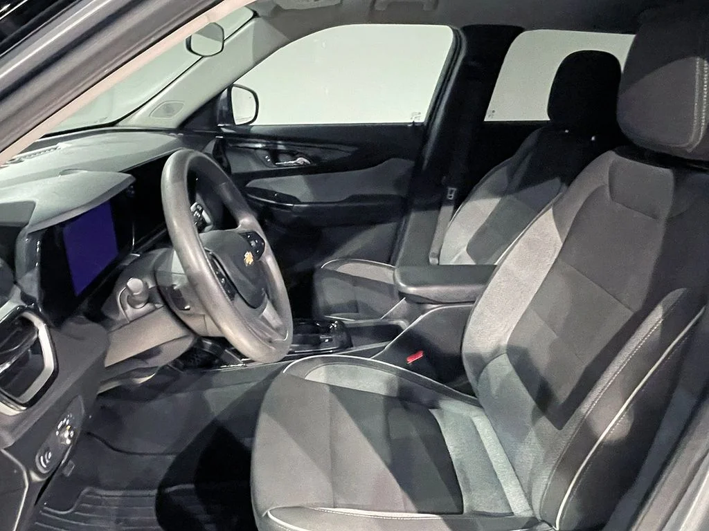 Used 2025 Gray Chevrolet LT image 3