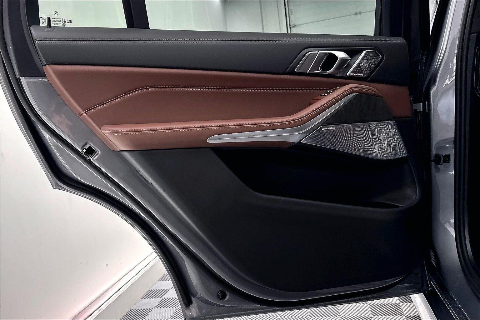 New 2027 Skyscraper Grey Metallic BMW M60i image 30
